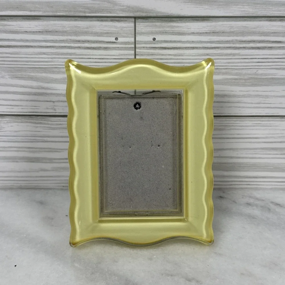 Yellow Retro Glow-in-the-Dark Picture Frame 2x3 | Curved